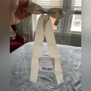 NWT Anthropologie Bow - Ivory bow clip